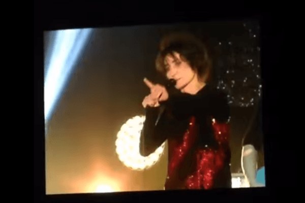 Я прошу вас, б***ь! #Земфира на концерте потребовала убрать флаг Украины: видеофакт ⬇